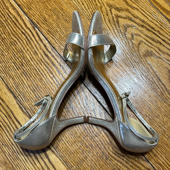 David’s Bridal Nayomi style gold glitter open toe heels. Good condition. Size 9 - Picture 5 of 10